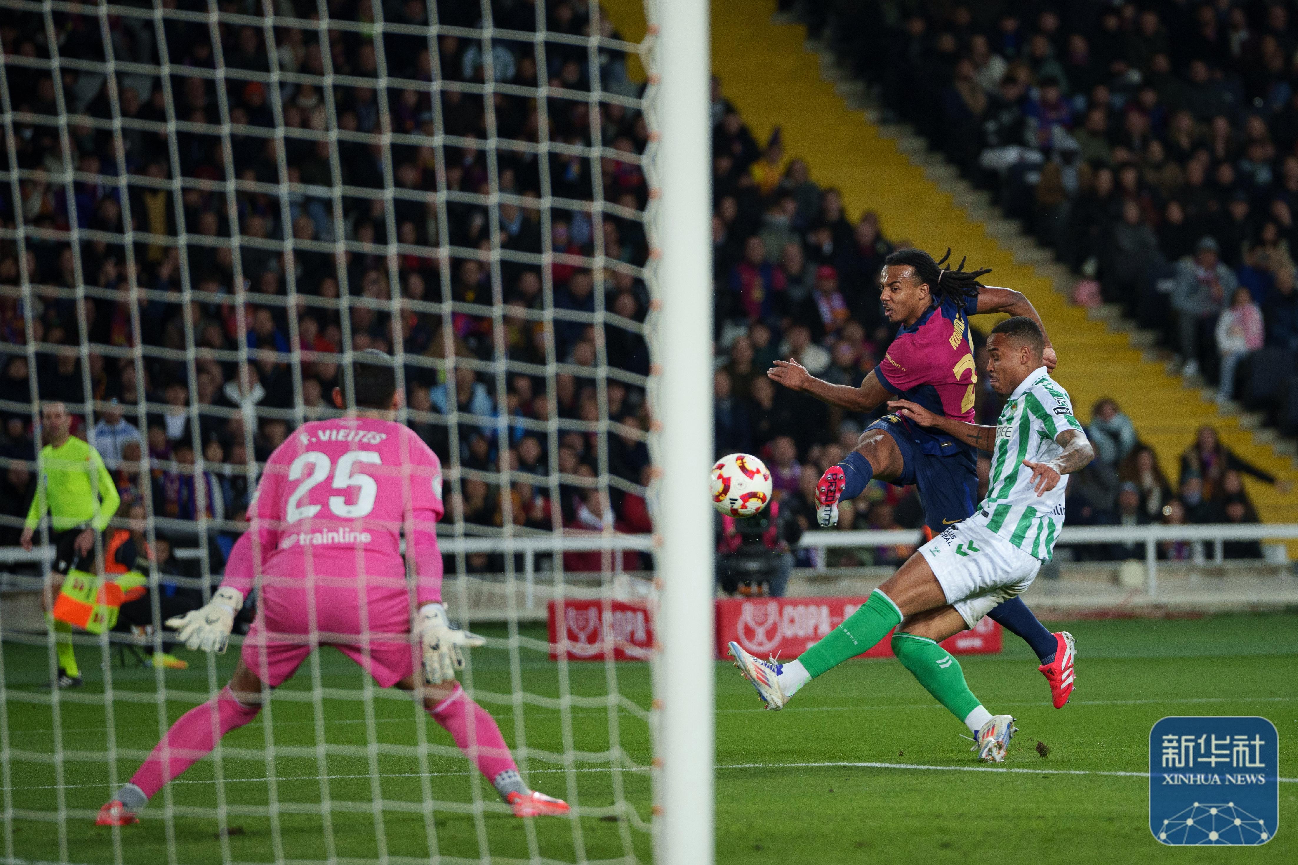 开云中国巴塞罗那观众热烈欢呼！，莱万多夫斯基迎来五赛季出色发挥热度持续攀升(巴尔扎克不幸是天才的)