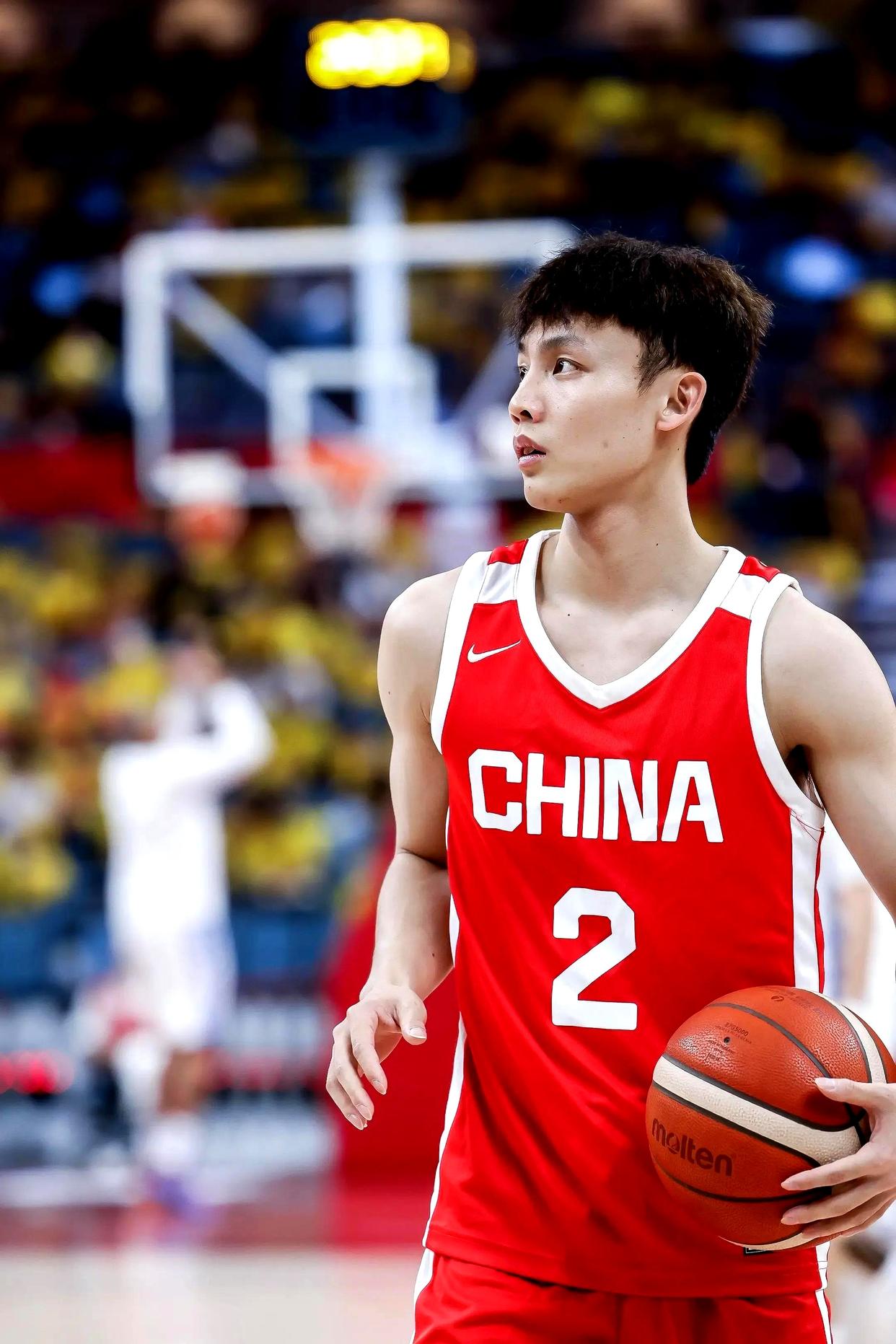 开云APP国际比赛日广东宏远调整名单以备亚冠，再遭质疑环节打磨，态度坚定，临场指挥获称赞的简单介绍